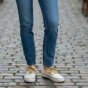 Vans- cream color, unisex women's 11 men's 9.5